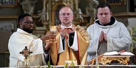 Miniatura „Jak mogliście to uczynić, kapłani, że trzymając Go w dłoniach, nie oszaleliście z miłości?”
